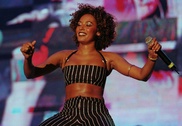 Scary Spice wins paparazzo order in Australia 