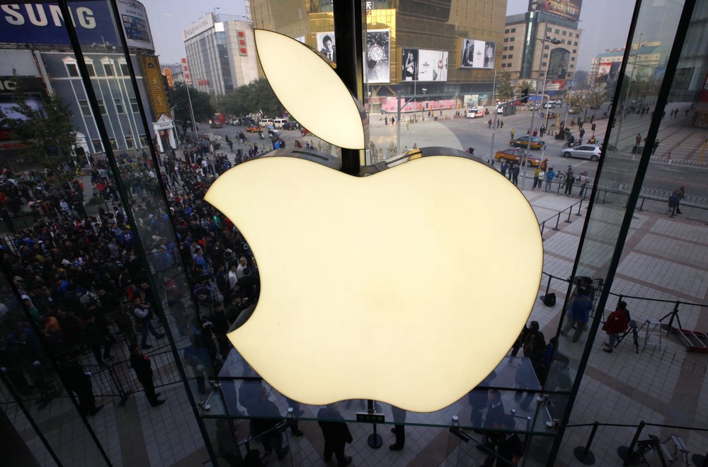 Apple still perched high, but seems vulnerable 