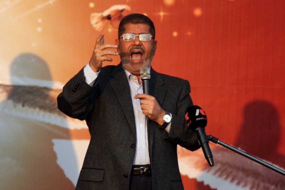 Morsi urges dialogue as tensions over new powers rise 
