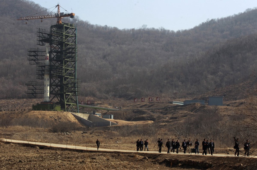 N. Korea completes installing rocket: report 