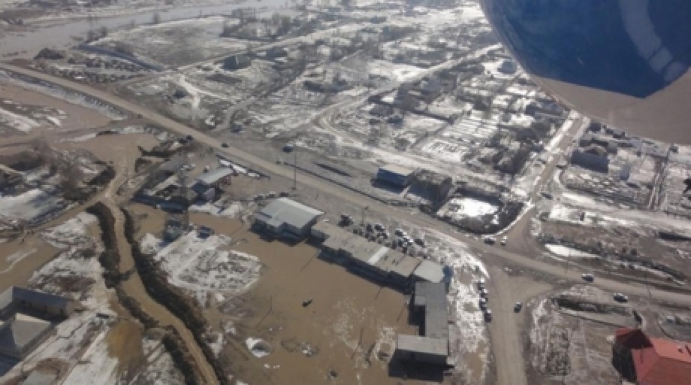 Serik Akhmetov met with flood victims in South Kazakhstan