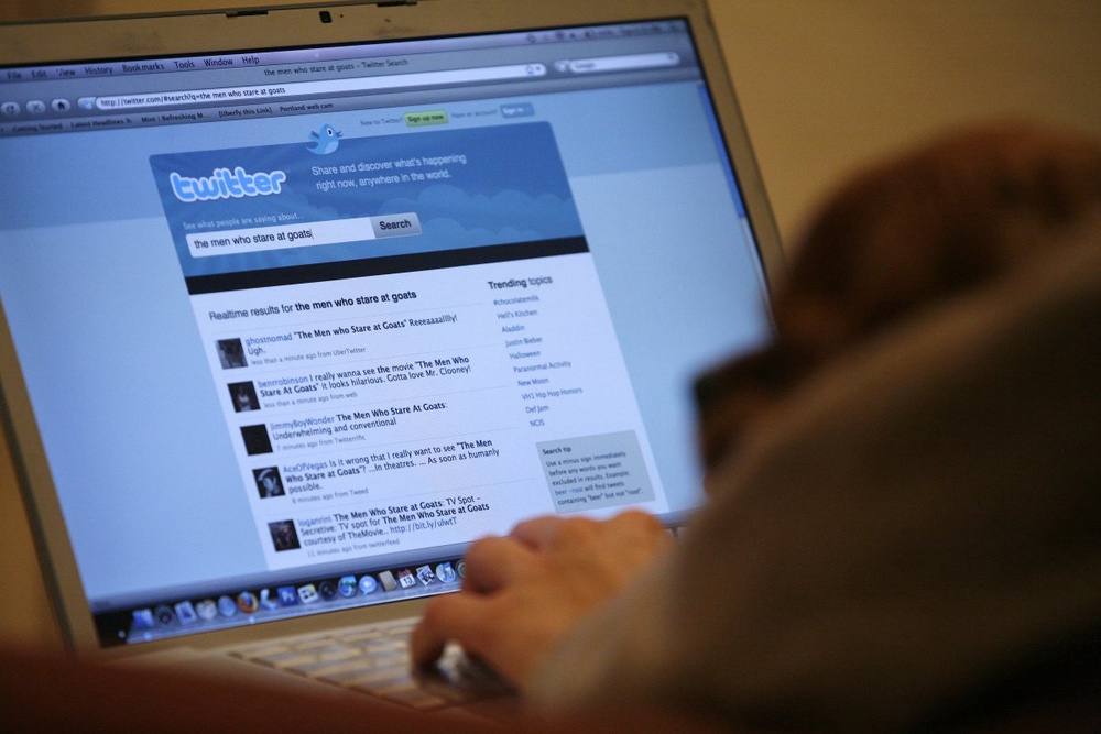 An Italian teacher who kills celebrities on Twitter 