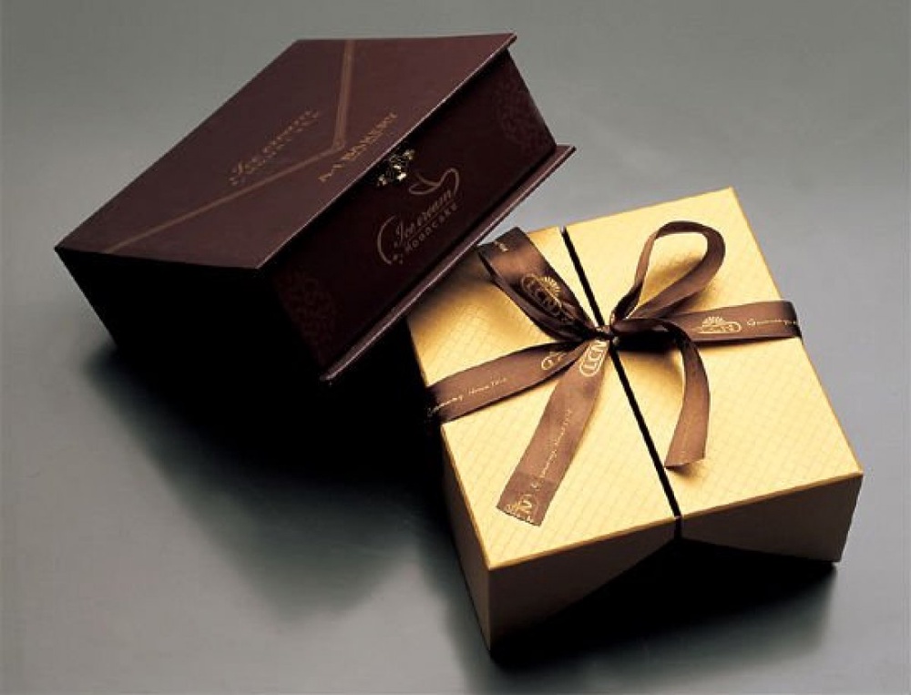 China bans ads on gift-giving to officials: media 