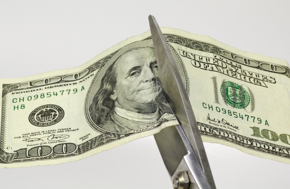 White House fears deep damage from spending cuts 