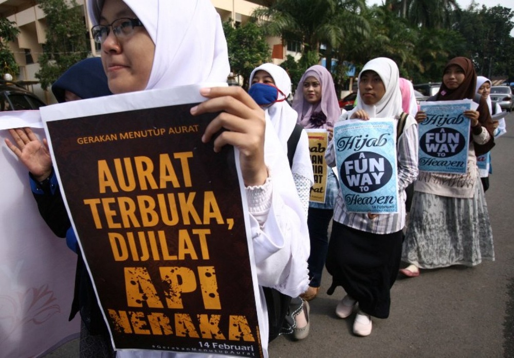 Indonesia conservatives protest against Valentine's Day 
