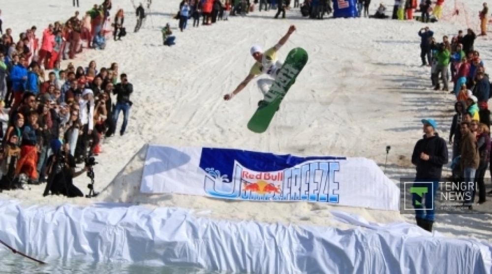 Scotchmen and robots dived into swimming pool at Shymbulak