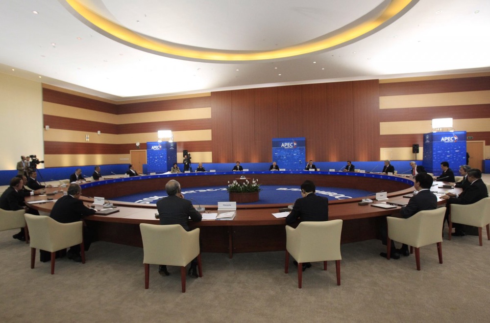 APEC warns against currency devaluations, property bubble 