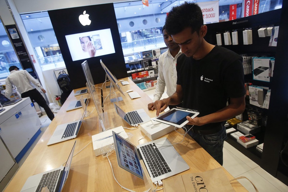 Apple profit falls for first time in nearly a decade 