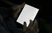 Apple clashes with Amazon in e-book case 