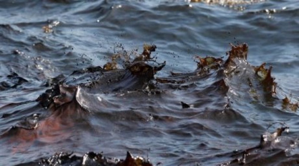 Kerosene leaking into Yessil river near Astana