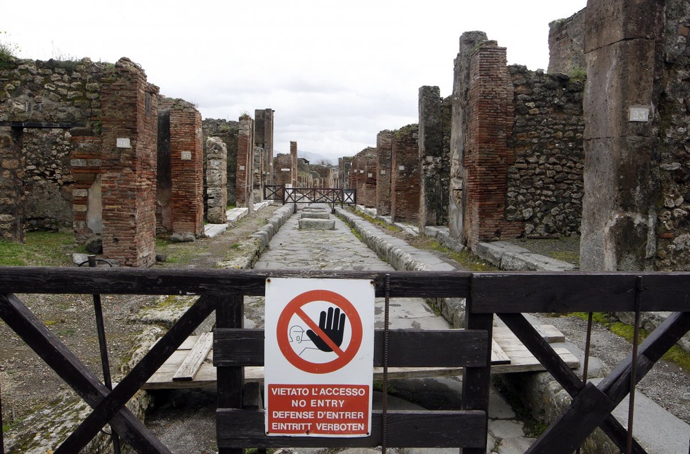 Italy promises UNESCO it will not abandon Pompeii 