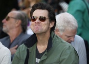 Hollywood actor Carrey apologizes to assault weapon owners 