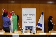 Israel, Palestinians resume peace talks amid settlement row 