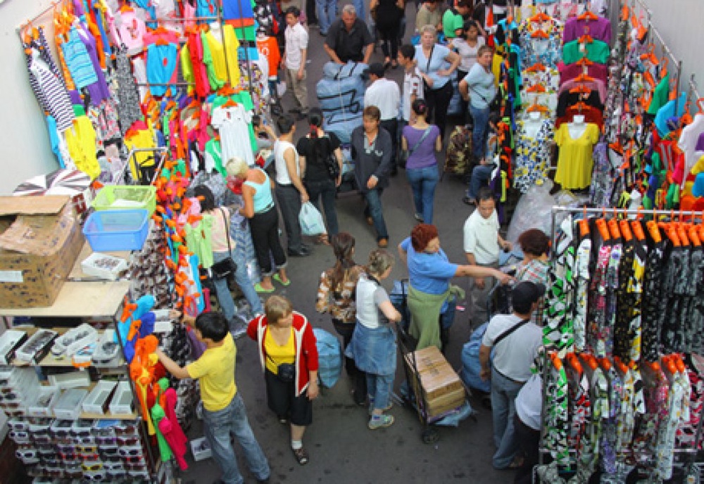 Chinese offer help to Almaty flea market traders