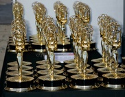 Comedy stars win early Emmys, online drama eyes glory