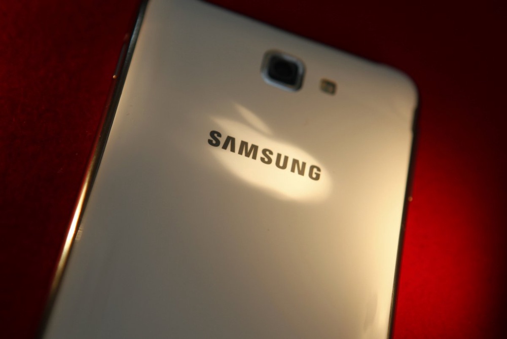 Apple wins court battle against Samsung