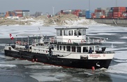 Rescue underway for Russian ship trapped by Antarctic ice