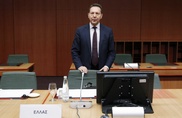 Greece eyes return to bond markets in 2nd half of 2014