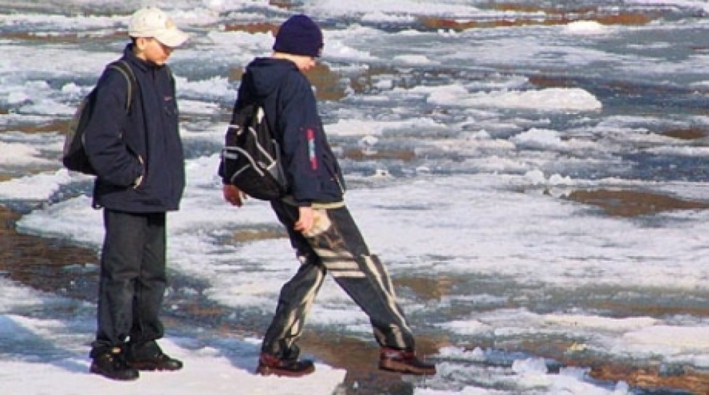 Drowning boy saved by pregnant woman