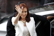 Kirchner to be godmother of lesbian couple's daughter