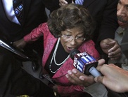 Michael Jackson's mom to pay promoter $800,000