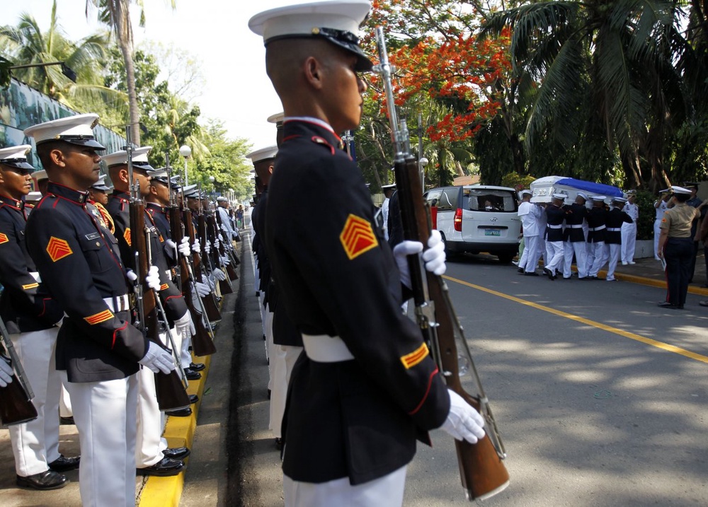 15 dead as Philippines battles Islamic militants