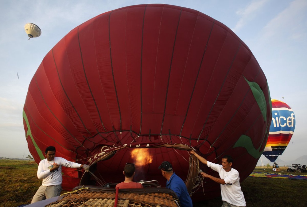 Two bodies found after US hot air balloon fire