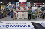PlayStation 4 leads jump in US console sales