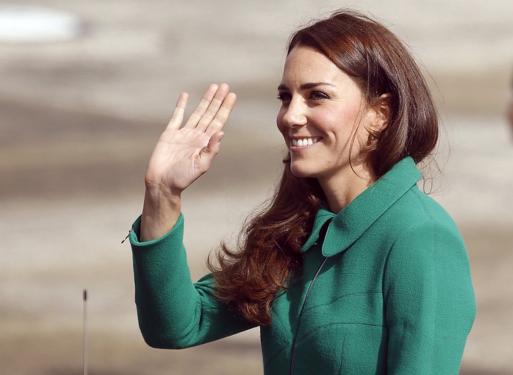 Australian paper shows Kate's bare bottom