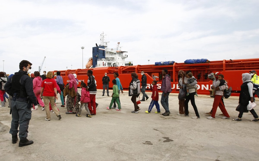 Italian navy rescues 2,500 migrants in 24 hours