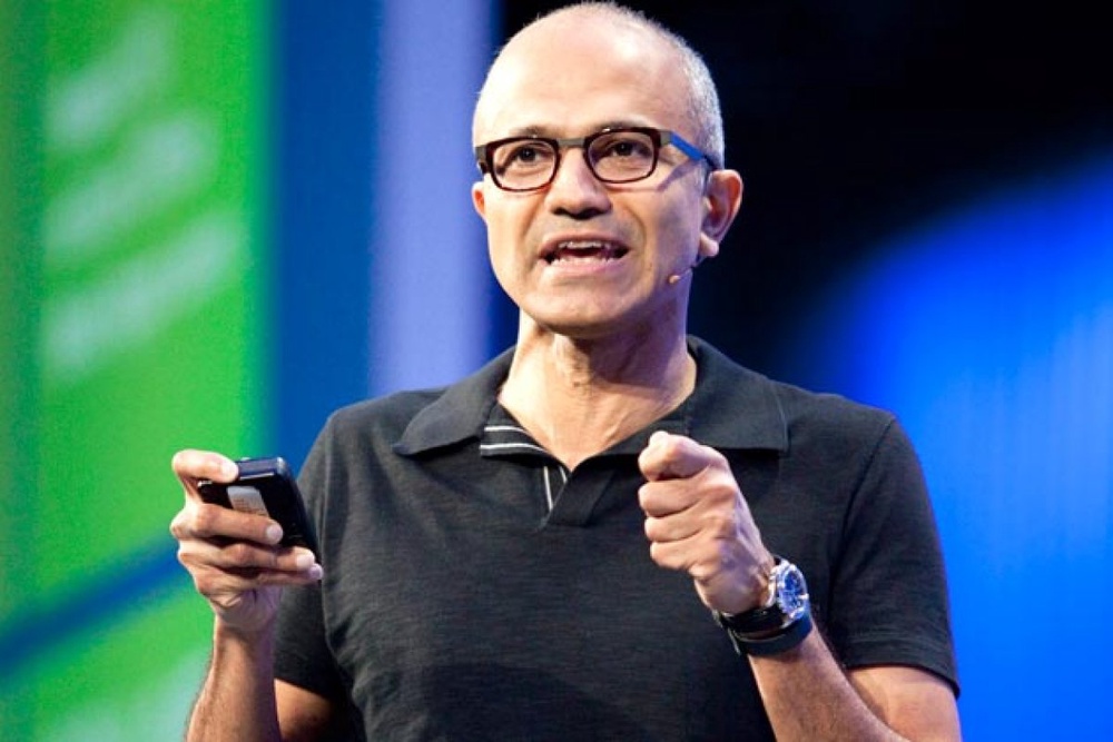 Microsoft nears CEO choice, mulls Gates role