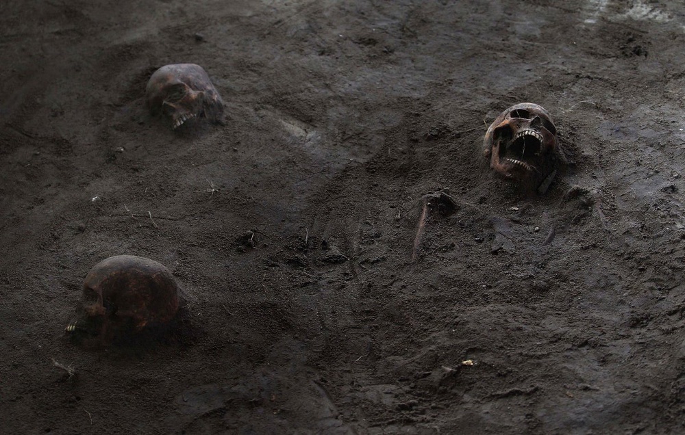 Sri Lanka family finds mass grave in garden