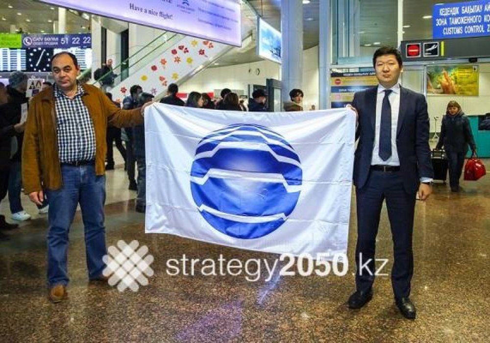 Kazakhstan receives EXPO flag from Italy