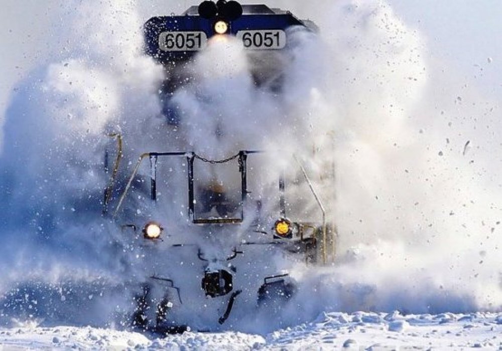 Blizzard in Astana: flights and train delayed, Christmas trees and cars damaged