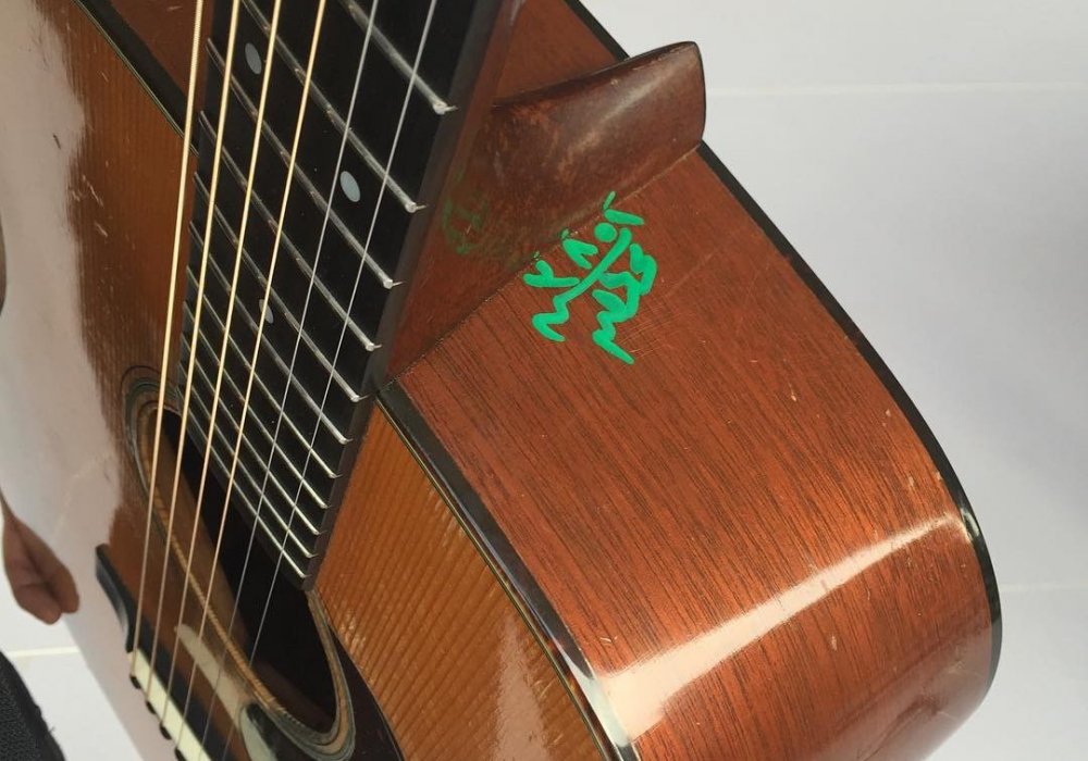 Please forgive me? Egypt customs deface Bryan Adams' guitar