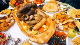 What Kazakh dishes can tourists try in Almaty?