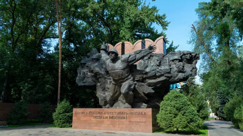 Almaty walking tour: The Park of 28 Panfilov Guardsmen