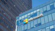 Microsoft crash: banks, airports and airlines disrupted