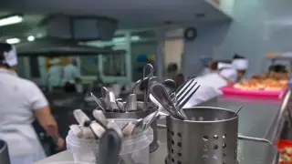 What was found in the school cafeteria where over 400 children were poisoned