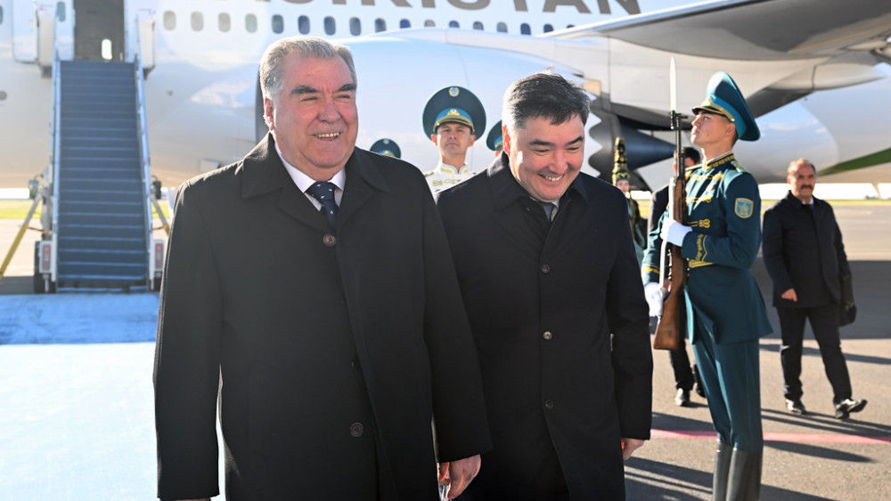 Kyrgyz and Tajik presidents arrive in Astana