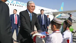 Tokayev arrives in Turkmenistan for official visit