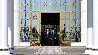 Tokayev receives warm welcome during official visit to Turkmenistan