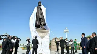 Tokayev and Berdimuhamedov unveil new Abai monument in Ashgabat