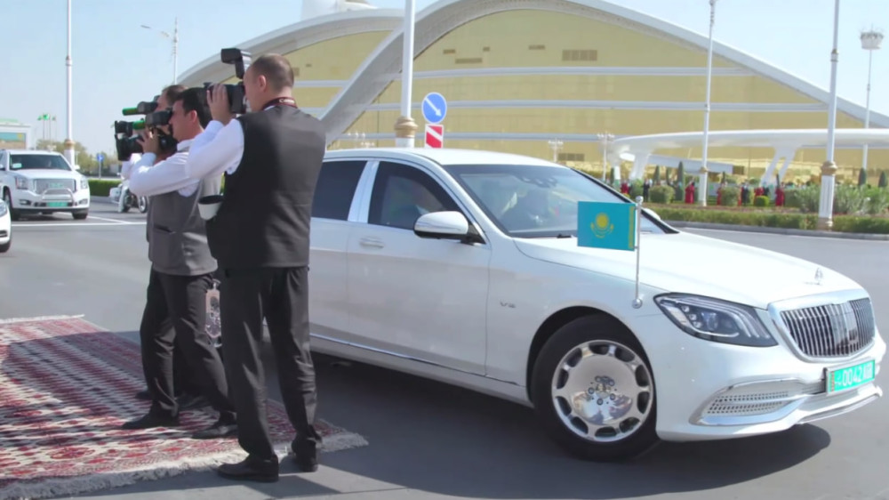 “For the first time”: Tokayev changes motorcade color in sign of respect