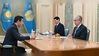 Tokayev briefed on record-breaking harvest in Kazakhstan