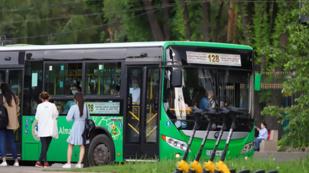 Rules for transporting children approved in Kazakhstan