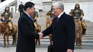 How was the official ceremony of welcoming Tokayev in Mongolia