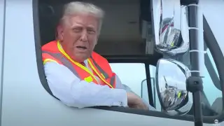 Trump rode a garbage truck in response to Biden's words