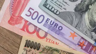 Dollar, euro, and ruble decline in Kazakhstan’s exchange offices