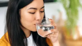 Warm water in the morning: how it changes your health